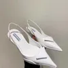 أزياء فستان أحذية جلد طبيعي Slingback مضخات عالية الكعب مسحوق وردي أكوا أبيض أسود صندل الزفاف الفاخرة الصيف مصمم حزب النعال صنادل نسائية