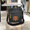 Handväska L 44Luxurys Designers Väskor Svart och brunt trim är valfritt för Mailman Bag520 Stylish Diagonal Cross Wrap Size 30 25 12 C2664