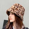 Bérets YSYX peluche imprimé léopard chapeau de pêcheur femmes automne hiver rétro rue chaud seau casquette coréen épaississement bonnet