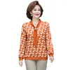 Camicette da donna Primavera Autunno Plaid Top Donna Moda Cravatta Pullover Camicie Donna di mezza età Madre Manica lunga Abiti larghi