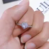 Bröllopsringar uilz silver färg söt ring finger rosa cz hjärta lyxkvalitet smycken tillbehör engagemang för kvinnor