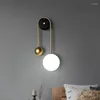 Настенные лампы светодиодные акриловые лампы Nordic минималистские кровати современный декор легкая спальня гостиная эль -телевизор