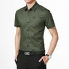 メンズカジュアルシャツ軍事シャツメンのための半袖半袖レトロポケットビンテージスリムフィットグリーン服ドロップ