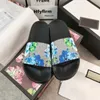 Bordered Slippers Slides Top Leather Designer Sandals Metal Chain Beach Shoes Summer Outdoor Platform Shoe Fashion Flat Heel Letter Open Toe Non-slip Sexy Plaid Sole