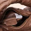 Sac à bandoulière d'aisselle de haute qualité Sac à main en cuir tissé de mode Designer de luxe Sacs moyens en forme de lune Sacs à cosmétiques pour femmes c308P