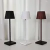 Bordslampor El Bar Home Decoration Desk Lamp veckad för vardagsrum Norden USB -uppladdningsbar säng