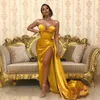 2023 Yellow Evening Dresses Wear Gold Sweetheart Satin Mermaid Side Split Sleeveless Long Black Girls Ruched Formal Sweep Train Formal Party Prom Gowns