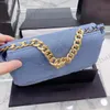 CC Totes Classic Women Denim 19 Series Quilted Bag Blue Metal Turnbuckle Hardware Chain Handle Totes Axelband Handväskor Designer stor kapacitet Crossbody S