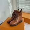 Lyxdesigner 23FW Territory Flat Ranger Boots Kalvläder och Shearling Treaded Gummi Yttersula Chunky Winter Martin Boot Sneakers Med Original Box