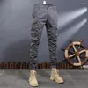 Męskie dżinsy streetwear mody masy multi kieszenie elastyczne swobodne spodnie ładunków hombre hip hop joggers kombinezonki wojskowe