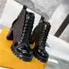 Luxuriöse Designer-Stiefeletten mit ikonischen Star Trail-Motiven, profiliertem Gummi, Lackleder und Leder, klobiger Schnürung, Martin-Damen-Wintersneaker mit hohem Absatz und Originalverpackung