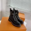 Lyxdesigner 23FW Territory Flat Ranger Boots Kalvläder och Shearling Treaded Gummi Yttersula Chunky Winter Martin Boot Sneakers Med Original Box