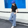 Kläder sätter som sommarkläder för små flickor Crop Tops t -shirt och denim mode barn bokstäver outfits boutique barn jeans två delar set