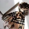 Designer Scarf Classic Plaid Luxury100% Cashmere Tassel Designers Scarvs Scarfs Shawl Sciarpa för vinterkvinnor och män