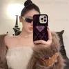 Capa de telefone celular Luxury Pink Wavy Pattern Designer Brand Fashion Furry Wool Caso para iPhone 14 Pro Max Plus 13 12 11 Tampa à prova de choque 2023
