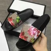 Homens mulheres deslizam chinelos de sandálias Flores de impressão Flip Flip Flip Bottom Top Shopted Rubrote de borracha fina de borracha de praia Esquadrão Causal Sapatos grandes 35-46 com caixa No010