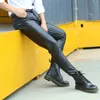 Herrenhosen 2023 Modes schwarz gefälschte Leder Männer sexy dünne Kompression enge Hose Schwule Neuheit Fitness Leggings für Tanzshow