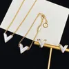Orecchini classici con bracciale e collana dorata, set di braccialetti di marca di lusso, moda e design per gioielli da donna da donna