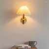 Vägglampa klassisk amerikansk stil tyg lampskärm sconce ljus fixtur koppar trä varm design för sovrum sovrum vardagsrum