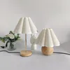 Lâmpadas de mesa coreanas Ins estilo de madeira luminária de tecido de madeira de linho branco ao lado da cabeceira redonda adequada para decoração de quarto da família