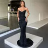 Abiti da sera a sirena nera glitterata 2023 senza spalline con scollo a V lucido aderente Dubai Prom Dress Arabia Backless Bride Party Gowns