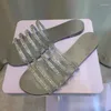 Sapateiros de verão Sapatos Designer Mulher Chic Crystal Bandas estreitas