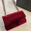 Automne/Hiver 2023 Womens Camellia Double Flap Designer Bag Velvet Flower Quilted Wallet Hardware Chain Shoulder Crossbody Sac Multi Pocket Français Sacs à main 25cm