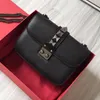 Borsa a tracolla di alta qualità Borsa a tracolla con patta a catena Rivetto Pelle bovina Low Key Advanced Fashion Messenger Pochette Borsa trapuntata Pur2800