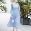 Robes décontractées LINDA DELLA 2023 créateur de mode femmes modèles d'été tempérament bleu col en v bouton bulle manches mince