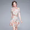 Party Dresses Women's Summer Stand Collar Retro Holiday Style Tryckt broderi spetsar ihålig bubbla kort ärm modeklänning med bälte