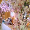 Dekorativa blommor Simulering Cherry Blossoms 100 cm långa fyra grenar Fake Sakura stam för hemmavägg bröllop båge