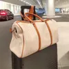 Duffel Bags Fashion Sports stor kapacitet Fitness Bag Pendlare Travel Bagage Boarding Light Leather Hand Woven Axel