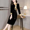 Sıradan Elbiseler Sonbahar ve Kış 2023 İpek Eşarp yaka siyah uzun kollu altın kadife elbise zarif mizaç nazik ünlü