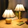Masa lambaları Basit tasarımlar 3 renkli ampul ile bez ahşap lamba Japonya tarzı gri kumaş başucu masası ev oturma odası yatak odası