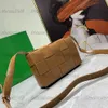 Bolso de hombro de cuero tejido a mano superior Bolso Diseñador de lujo Opción multicolor Bolsos de mujer Bolsos de embrague Almohada tejida Bolsas cruzadas Monedero