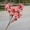 装飾的な花1pc 6headsホームディスプレイのためのヒマワリ人工花の枝ウェディングパーティーホールの装飾花のアレンジメント素材