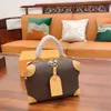 Women Classic Crossbody Bag with Chain Strap Lady Shoulder Bags High Quality Girl Chest Fashion Rivet Handbags302K