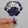 Dekorativa blommor 1 bit bröllopsdräkt Corsage Groom Boutonniere Party Prom Man Corsages Satin Fabric Rose Crystal Brooch Button Hloe