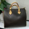 Luxurys Designers Kadın Çantalar Çantalar Crossbody Bags 2021 En Kaliteli Moda Markası Gerçek Deri Bayanlar Siyah Kahverengi Zarif Cl262a