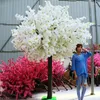 Fleurs décoratives 1M arbre de fleurs de cerisier 4 fourchettes branche Sakura soie artificielle fond de mariage décoration murale Bouquet 100 pièces/lot