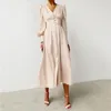 Vestidos casuales para mujeres 2023 Satin Y2k Linterna Sexy Moda con cuello en V Manga sólida Cintura Vestido delgado Otoño