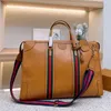 Bolsa Tote de Grande Capacidade Bolsas de Viagem Bolsa Moda Couro Genuíno Clássico Listrado Teia Ferragens Douradas Letras Zíper Bolsas de Ombro Femininas Abertas