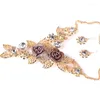 Kolczyki naszyjne Zestaw kobiety kolczyki z stopu retro kwiat luksusowy damski biżuteria m8694
