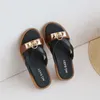 Slipper Girls في الهواء الطلق شاطئ Sandals Slippers Fashion Children Princess Metal Decro Flat Nonlip Slippers Kids Chic Shoes T230302