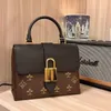 Luxury Pochette Locky BB Clutch Sac à épaule M44322 Tote en cuir sacs Travel Vintage Designer Women's Men's Men Wallet Handsbag 7a Fashion Crossbody