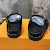 Designer-Sandalen, gemütliche Komfort-Clog-Mules-Sandalen für Damen und Herren, flache Pelz-Leder-Mule-Hausschuhe, modische Winter-warme Plüsch-Slides, verstellbar, 9912ess