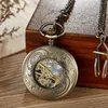 Pocket Watches Retro Zodiac Design Män Kvinnor Titta på antika ihåliga mekaniska bronsklockor Lucky Necklace Pendant Gift FOB -kedjor