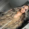 BRAZILIAIN BODY WAVE ombre Blond spetsar Front Wig Transparent spets frontal peruk Spets stängning Simulering Mänsklig hår peruk för kvinnor cosplay förplucked