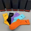 Modemärke Mens Cotton Socks Classic Black White Women Män andas blandning av fotbollsbasketsporter Ankel Sock Breattable W266i