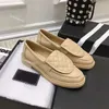 Designer klänningskor kvinnor loafers svarta loafers lyx plattformskor glänsande läder skor chunky sneakers kalvskinn skor mulor